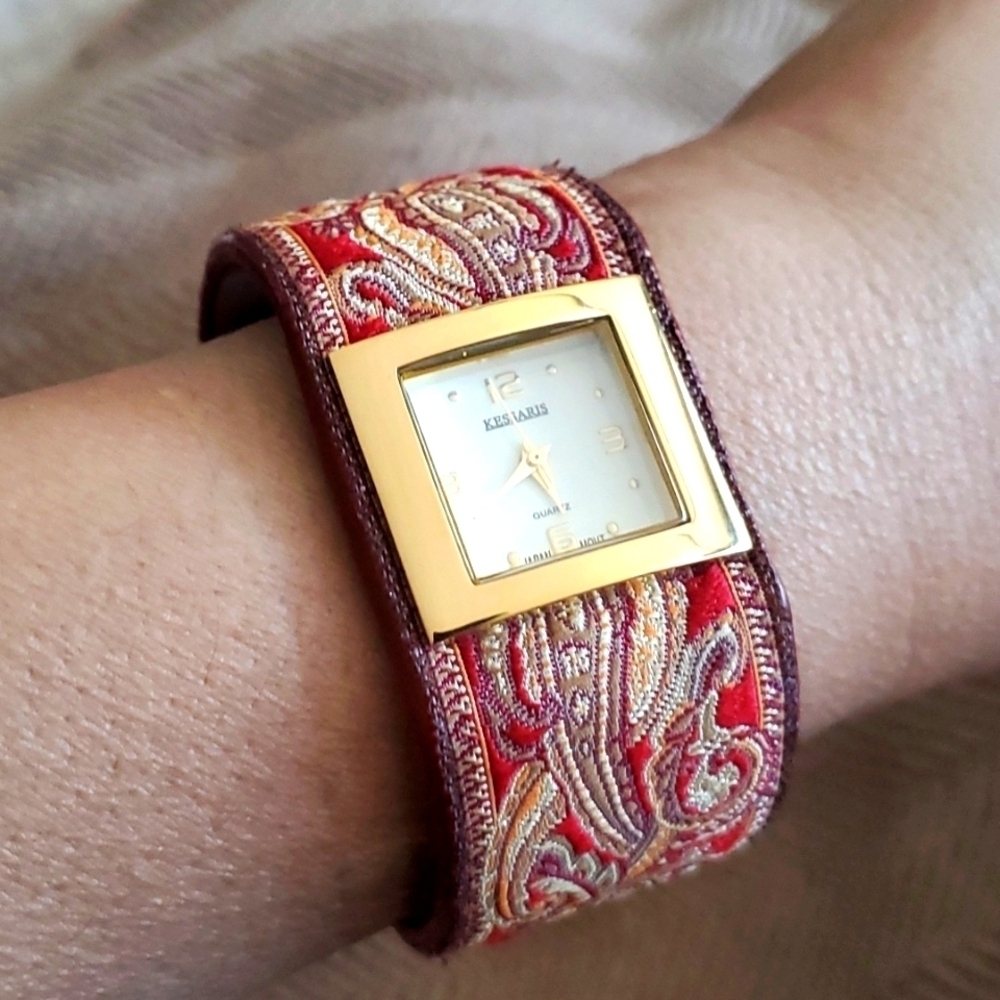 KESSARIS QUARTZ WATCH PAISLEY BOHO FLEXIBLE BAND RED GOLD SQUARE FACE